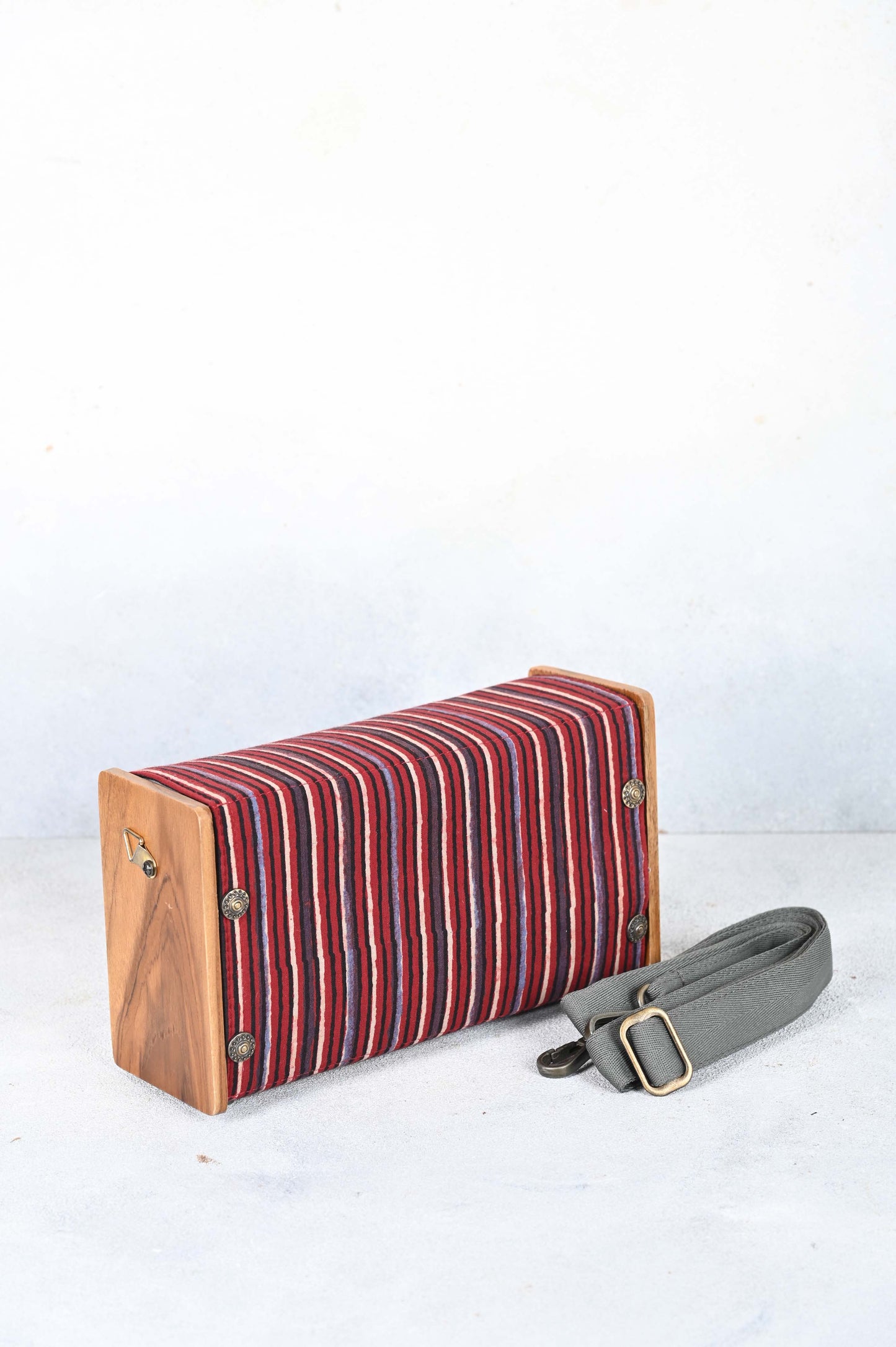 Simple and Straight Forward Detachable Clutch Box Bag